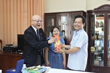 Nguyên Giám đốc Sở Ngoại Vụ Khánh Hòa làm giả thành công hồ sơ đi Mỹ