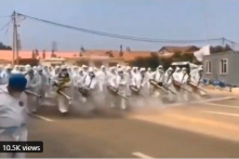 Video đội phun thuốc khử trùng hùng hậu ở Hà Bắc TQ gây lo lắng