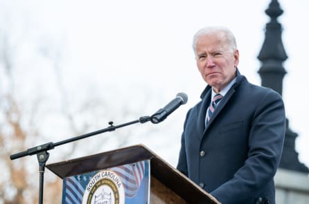 Gói cứu trợ COVID của Biden sẽ giảm thuế người giàu, trợ cấp các bang đánh thuế cao