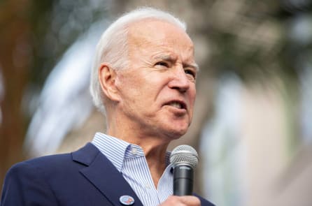 Biden hủy lệnh của Trump về cấm người chuyển giới phục vụ quân đội