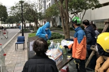 Bệnh nhân COVID-19 thứ 4 tại Hà Nội liên hoan tất niên, đi hát karaoke cùng nhiều người