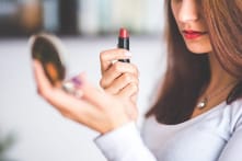 Tâm sự của người vợ mỗi ngày đều trang điểm trong suốt 22 năm