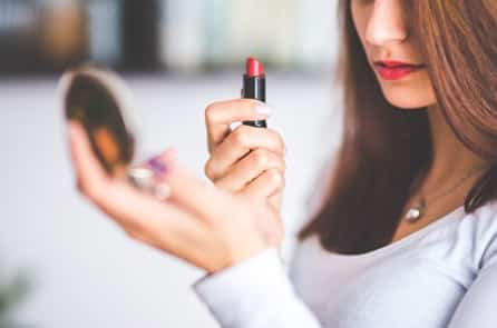 Tâm sự của người vợ mỗi ngày đều trang điểm trong suốt 22 năm