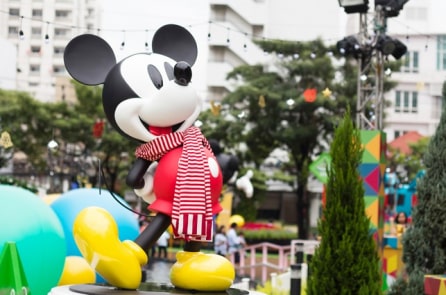 Nhân viên bán vé Disney cứu một khách hàng sau “cuộc gọi bất thường”