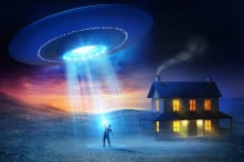 Đoạn video quay cảnh 9 UFO vây quanh tàu Hải quân Mỹ được Lầu Năm Góc xác nhận là có thật