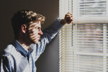 Vì sao nam giới bắt đầu cảm thấy lo âu khi bước vào tuổi 40?
