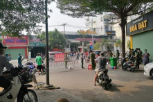 Nhân viên sân bay nhiễm COVID-19 có khả năng là chủng đột biến Nam Phi