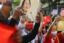 Myanmar: Người biểu tình hoan nghênh lệnh trừng phạt mới của Anh, Canada với quân đội