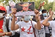 Người biểu tình Myanmar lên án chính quyền độc tài quân sự do TQ gây ra