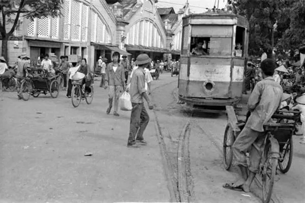 Tầu điện leng keng Hà Nội xưa (Ảnh)