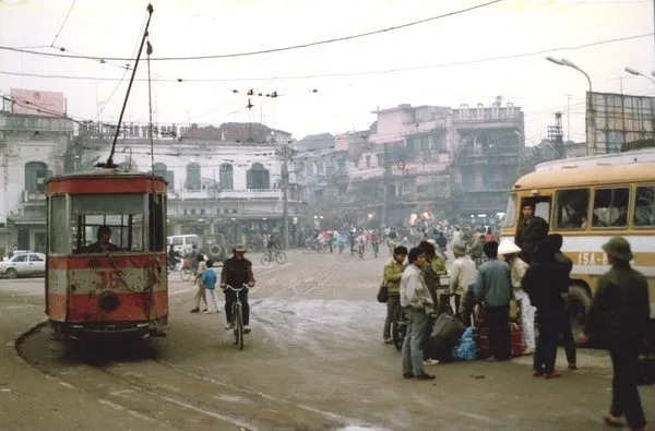 Tầu điện leng keng Hà Nội xưa (Ảnh)