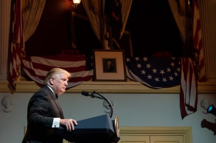 Ông Trump cáo buộc TT Biden ‘xao lãng nhiệm vụ không thể tha thứ’