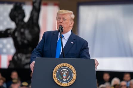 Ông Trump đồng ý ưu tiên đăng bài trên Truth Social