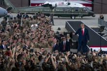 Ông Trump: Chúng tôi xây dựng lại quân đội Mỹ và họ trao nó cho Taliban