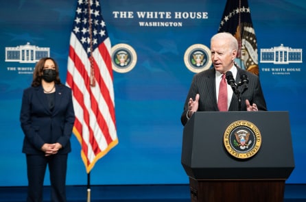 TT Biden chuyển hơn 2 tỷ USD tiền chăm sóc sức khỏe để giúp người nhập cư bất hợp pháp