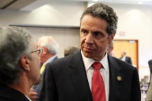 Người phụ nữ thứ 6 tố cáo Thống đốc New York Cuomo quấy rối tình dục