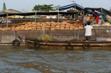 Đập thủy điện TQ và ô nhiễm môi trường khiến người dân Mê Kông bỏ xứ ra đi