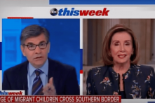 Pelosi: Biến đổi khí hậu gây ra “thách thức nhân đạo’”ở biên giới