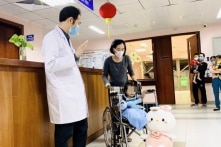 Bé gái 3 tuổi rơi từ tầng 12A chung cư được xuất viện