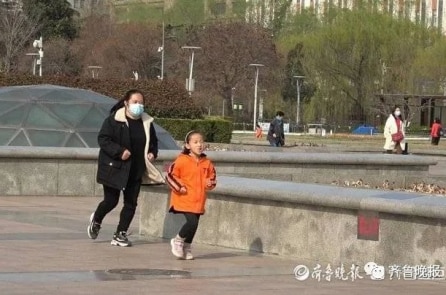 Xúc động bé gái 7 tuổi chạy 10 km mỗi ngày để có sức khỏe hiến tủy cho chị