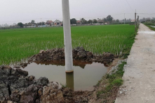 Thanh Hóa: Hai bé chết đuối thương tâm ở hố chôn cột điện không biển báo