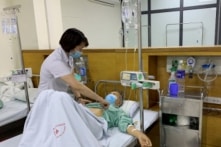 Vụ ngộ độc pate chay: 2 người qua cơn nguy kịch; thêm 3 bệnh nhân mới