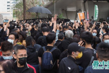 47 nhà dân chủ Hồng Kông ra tòa, người ủng hộ biểu tình bên ngoài
