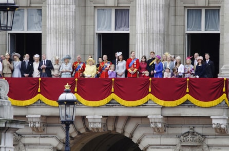 6 cấm kỵ mà Meghan và thành viên hoàng gia Anh phải đối mặt