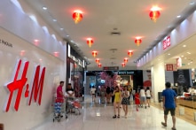 TQ: Làn sóng tẩy chay H&M vì ngừng dùng bông Tân Cương lan sang thương hiệu khác