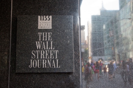 WSJ cấm phóng viên sử dụng từ ‘người nhập cư bất hợp pháp’
