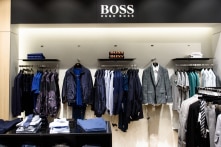 Hugo Boss tuyên bố rút lại sự ủng hộ trước đó đối với bông Tân Cương