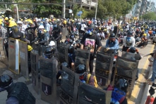 Người dân Myanmar tự vệ chống lại quân đội, làm dấy lên lo ngại về chiến tranh