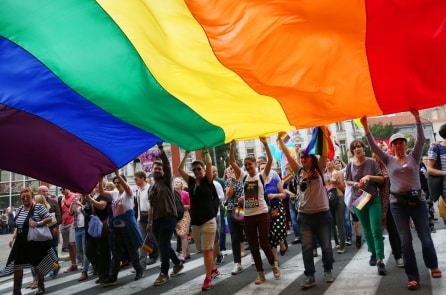 Chính quyền Biden khôi phục chính sách y tế với LGBTQ, đảo ngược với thời Trump