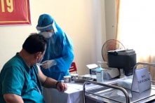 12 ca phản ứng nặng sau tiêm vắc-xin AstraZeneca: Bộ Y tế điều tra nguyên nhân