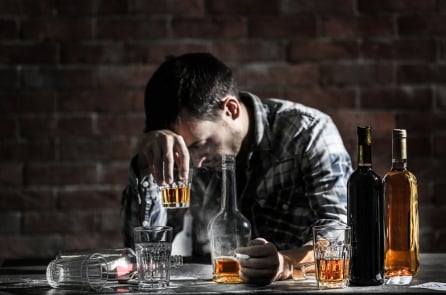 Mức tiêu thụ an toàn rượu là 0! Đây là chất gây ung thư loại 1 và làm não già đi 12 tuổi