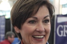 Thống đốc Iowa Kim Reynolds ký thành luật cho phép mang súng mà không cần giấy phép