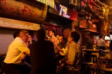 Từ 0h ngày 30/4, Hà Nội tạm dừng hoạt động tất cả quán bar, karaoke, vũ trường, game