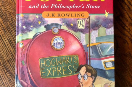 Cuốn sách Harry Potter từ 1 bảng Anh bỗng chốc lên tới 30.000 bảng