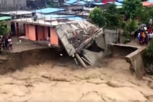 Sạt lở và lũ lụt ở Indonesia khiến 41 người thiệt mạng và hàng chục người mất tích
