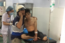 Bắt nghi phạm cầm dao cuồng sát trong nhà thờ, đâm linh mục 70 tuổi