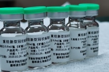 Vì sao các nước dựa vào vắc-xin Trung Quốc lại tái bùng phát dịch?