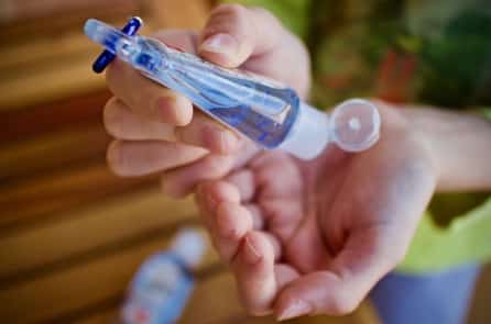 Mỹ: 44 loại gel rửa tay khô chứa benzene có thể dẫn đến ung thư