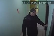 Bé gái 9 tuổi ở Nga tự thoát thân khi bị một kẻ áo đen theo dõi (Video)