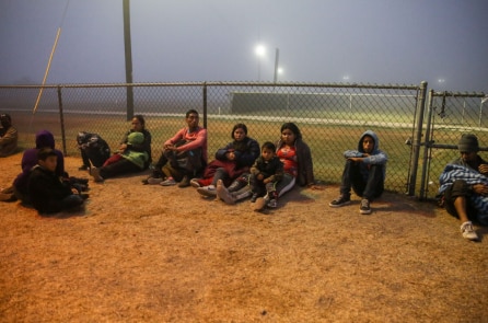 Chính quyền Biden thả hơn 62.500 người vượt biên vào Mỹ trong tháng Giêng