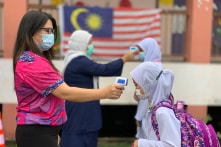 Malaysia gỡ bỏ hạn chế đi lại với những người đã tiêm vắc-xin đầy đủ