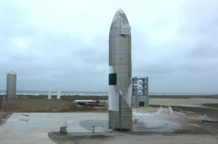 Nguyên mẫu Starship của SpaceX lần đầu hạ cánh thành công