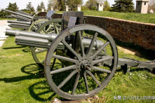 Chuyện lạ: Thần lực khiến 13 quả đạn pháo trúng mục tiêu đều không nổ