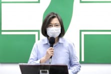 Đài Loan thêm 206 ca COVID trong cộng đồng, người dân đổ xô tích trữ hàng hóa