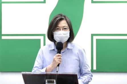 Đài Loan thêm 206 ca COVID trong cộng đồng, người dân đổ xô tích trữ hàng hóa