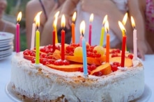 Người phụ nữ xa lạ trả tiền bánh SN cho cậu bé 3 tuổi vì lý do xúc động